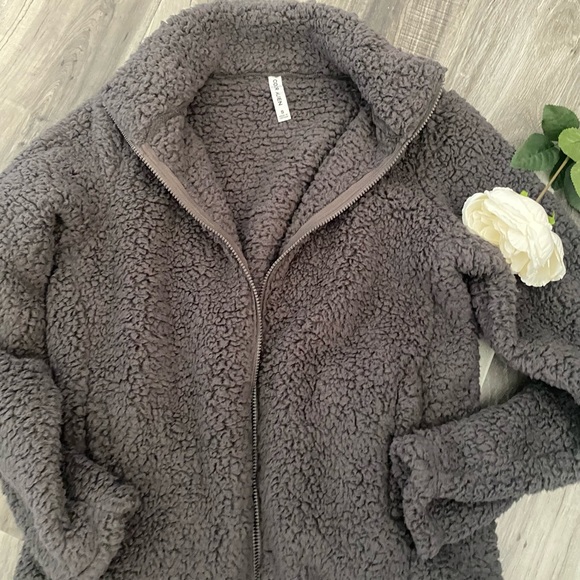 NWT Women Fleece Teddy Gray Sweater Size X-Large - Picture 3 of 8